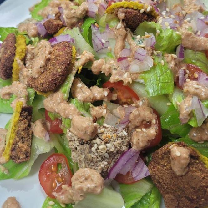 WFPB Ultimate Fast Food Cheeseburger Salad Sesame seed wheat-free gluten-free bun croutons